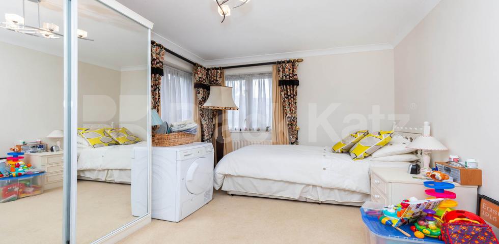 			NEW INSTRUCTION!, 3 Bedroom, 2 bath, 1 reception Apartment			 Hendon Lane, FINCHLEY